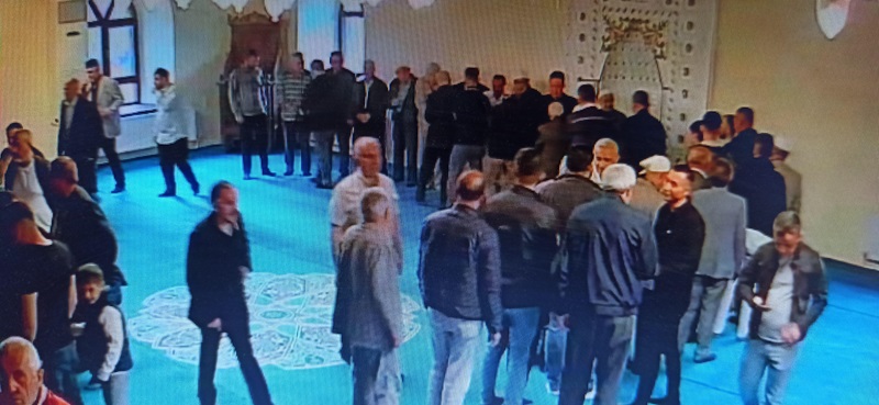 Kaymakam Osman Sak, İlçemiz Tarihi Merkez Camiinde bayram namazını kılarak vatandaşlarımızla bayramlaştı.🕌💐